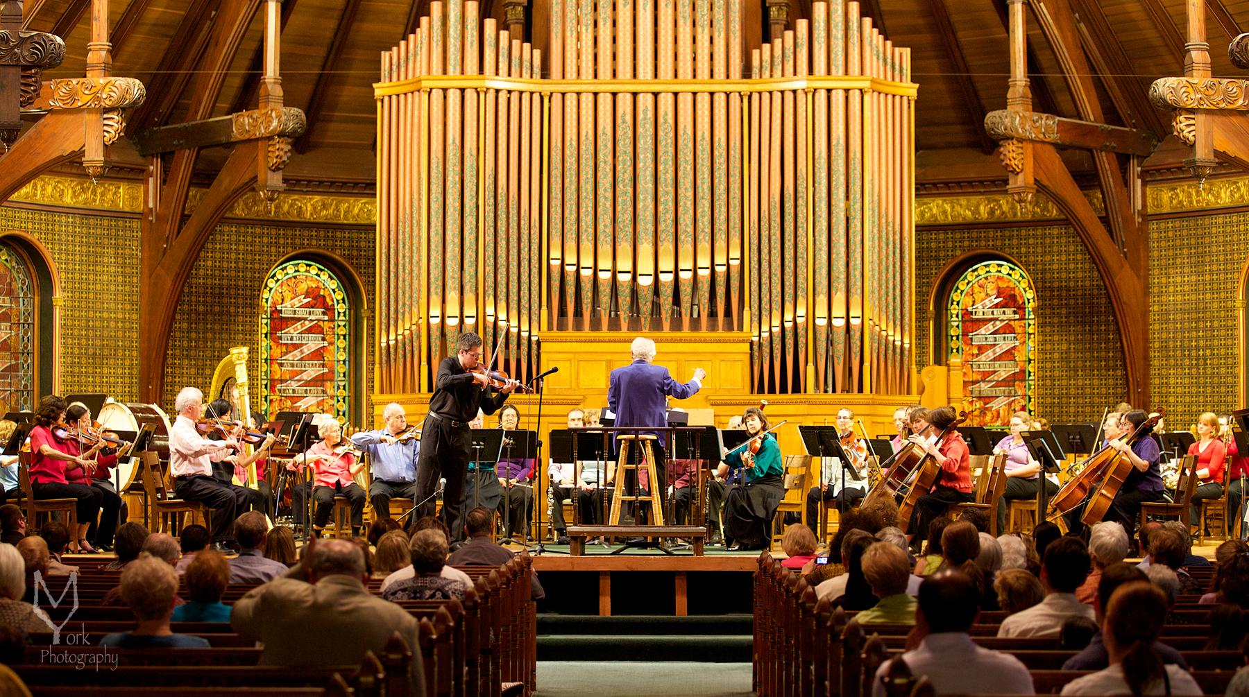 Stan Antonévich performing